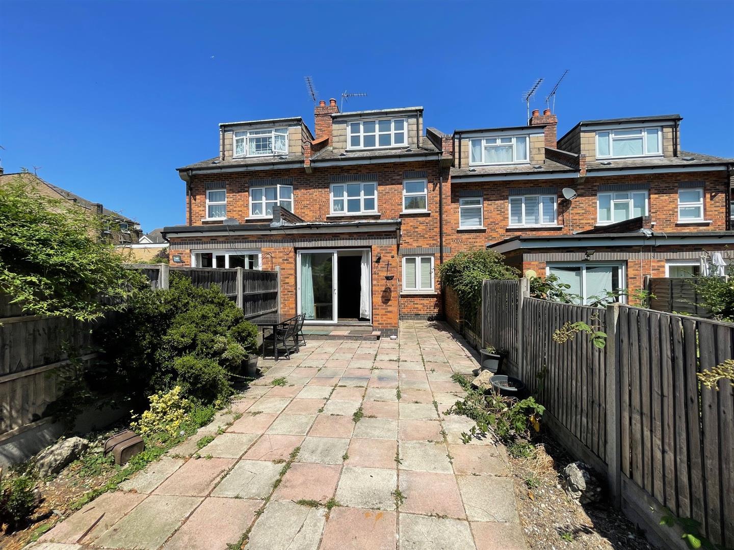 4 bed property in Castle Road, North Finchley